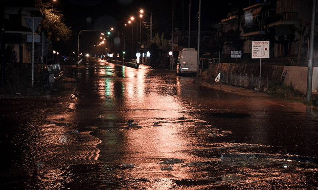 Σε κατάσταση έκτακτης ανάγκης Αγρίνιο και Μεσολόγγι – Εικόνες καταστροφής